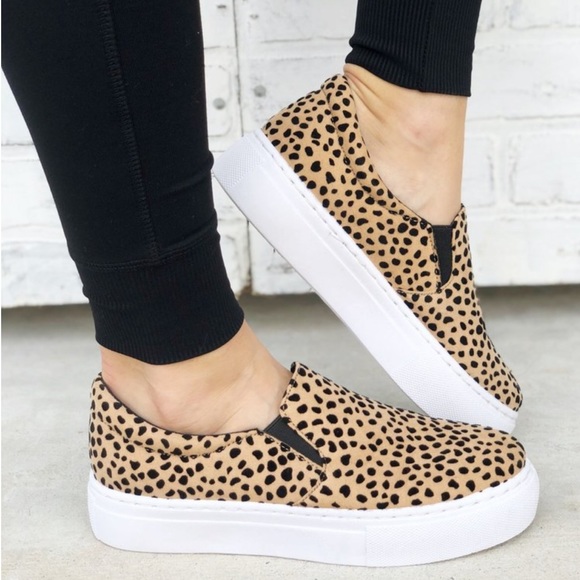 Fabutiq Shoes - HP💫 Cheetah print  platform slip on